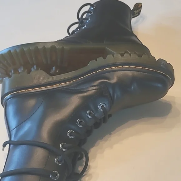 Dr. Martens Luana Black Leather Boots-Size 7 -EUC - Picture 3 of 8